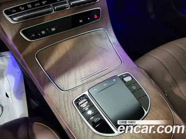 Mercedes-Benz E-Class 2022 — Photo 15/18