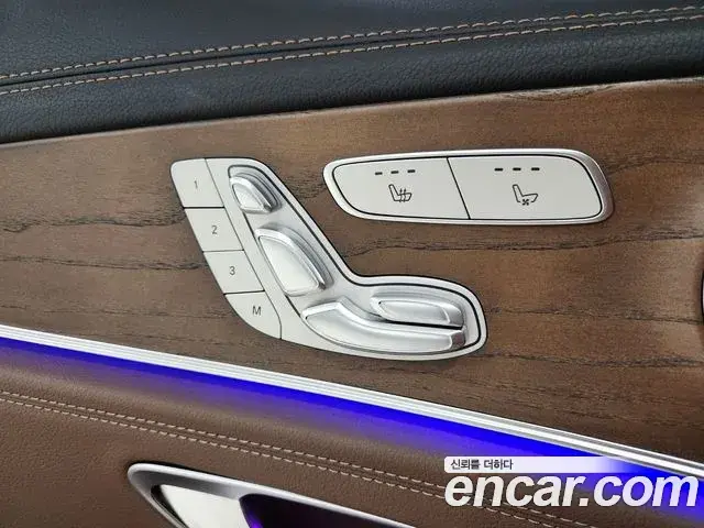 Mercedes-Benz E-Class 2022 — Photo 17/18
