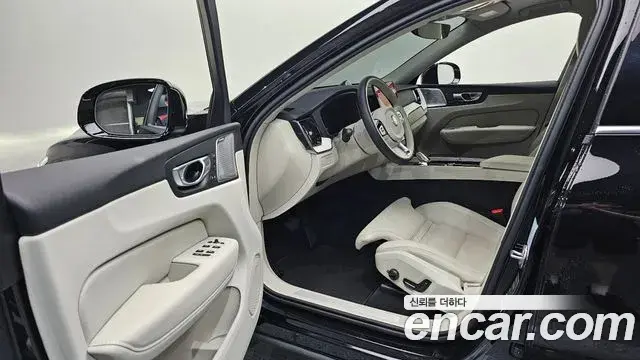 Volvo XC60 2026 — Photo 22/33