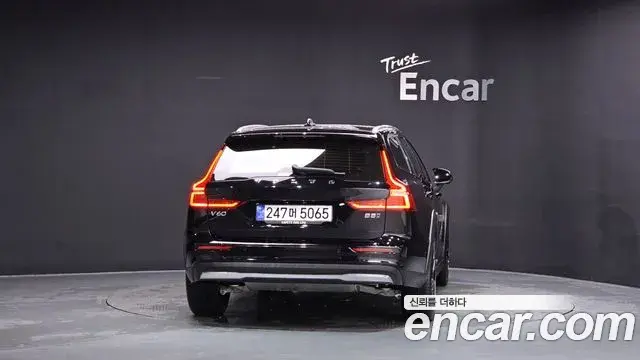 Volvo V60 Cross Country 2025 — Photo 12/38
