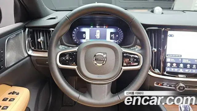 Volvo V60 Cross Country 2025 — Photo 34/38