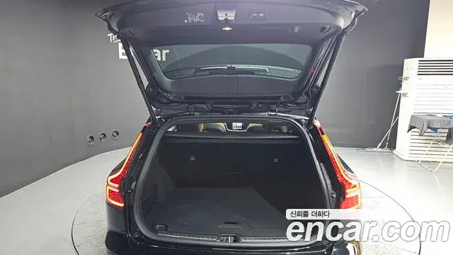 Volvo V60 Cross Country 2025 — Photo 27/38