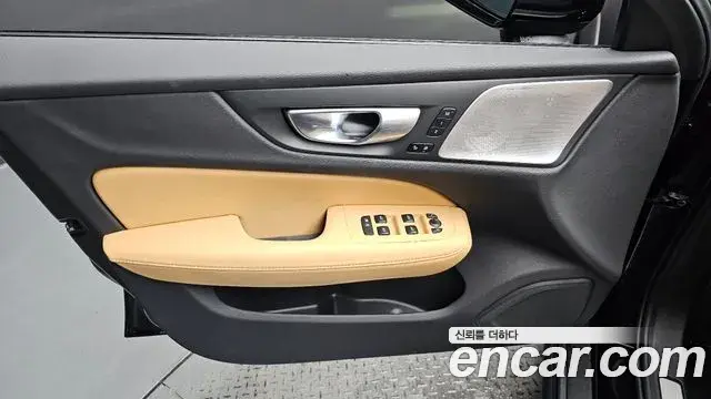Volvo V60 Cross Country 2025 — Photo 32/38