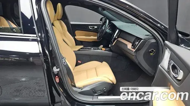 Volvo V60 Cross Country 2025 — Photo 17/38