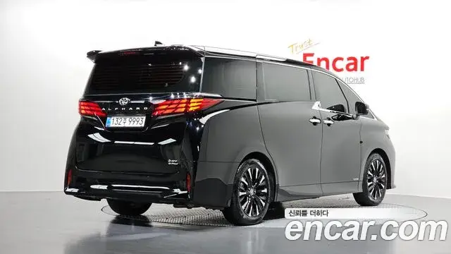 Toyota Alphard 2026 — ფოტო 14/35