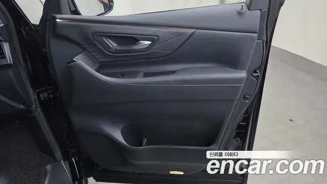 Toyota Alphard 2026 — ფოტო 33/35