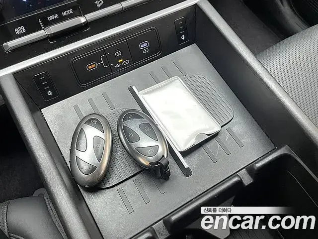Hyundai Santa Fe 2023 — Фото 17/20