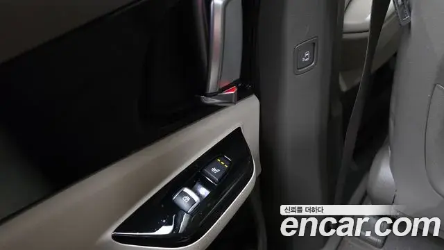 Kia Carnival 2022 — Фото 19/20