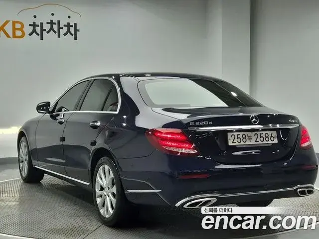 Mercedes-Benz E-Class 2019 — Фото 1/18