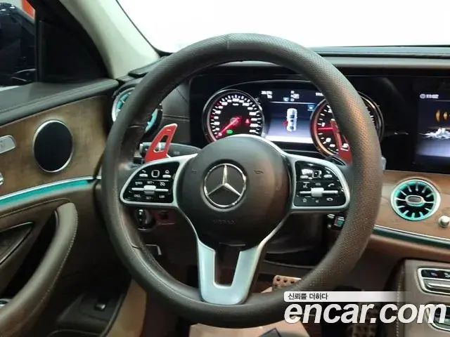 Mercedes-Benz E-Class 2019 — Фото 8/18