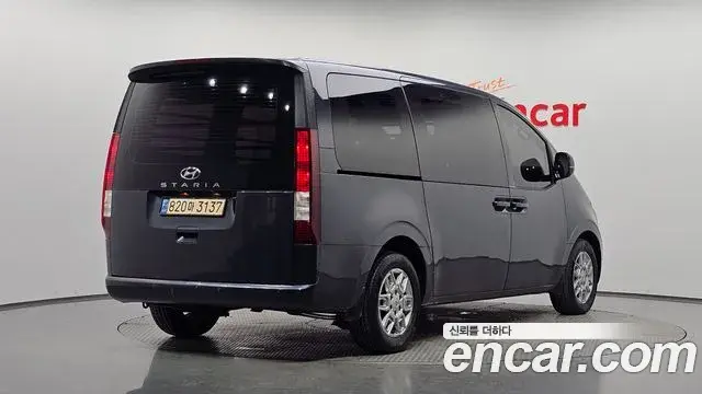 Hyundai Staria 2022 — Фото 2/20