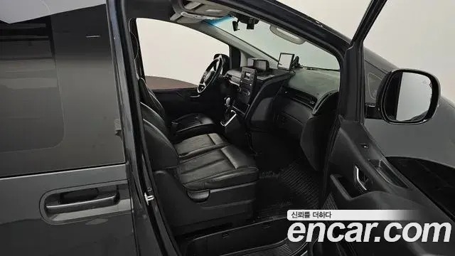 Hyundai Staria 2022 — Фото 11/20