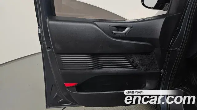 Hyundai Staria 2022 — Photo 21/33