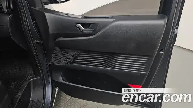 Hyundai Staria 2022 — Photo 32/33