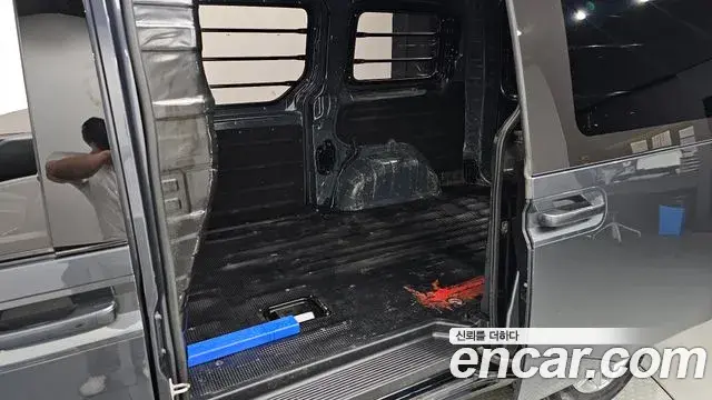 Hyundai Staria 2022 — Photo 18/33