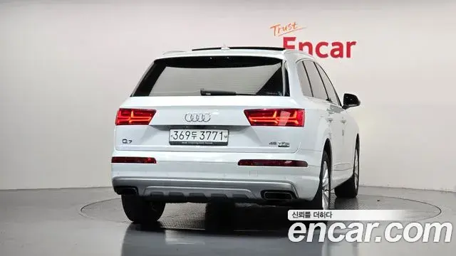Audi Q7 2019 — Фото 4/20