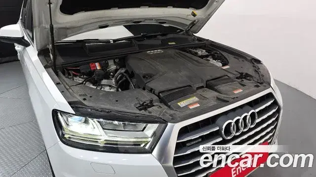 Audi Q7 2019 — Фото 6/20