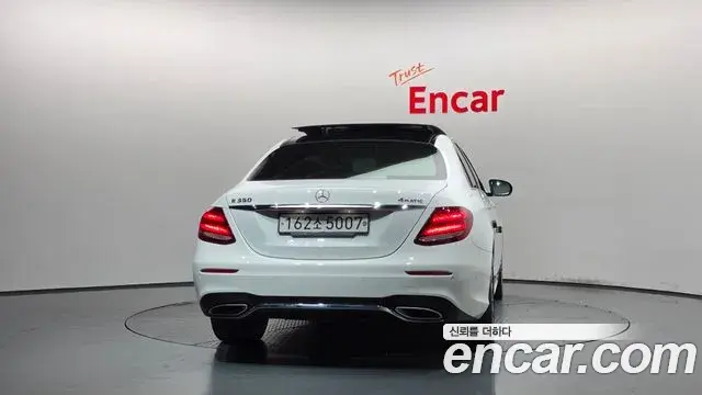 Mercedes-Benz E-Class 2020 — Фото 4/20