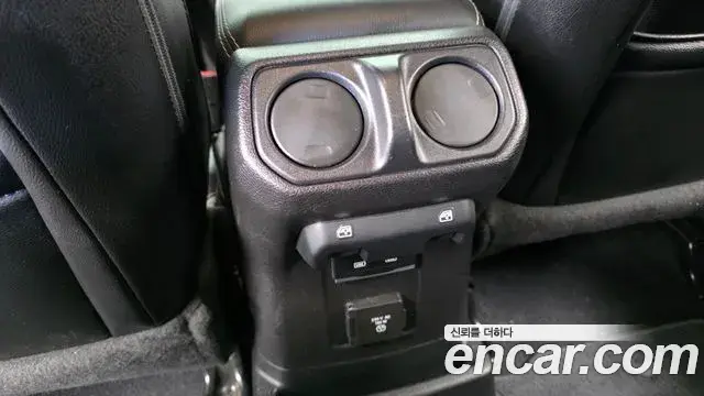 Jeep Wrangler 2020 — Фото 12/20