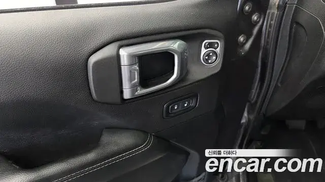 Jeep Wrangler 2020 — Фото 18/20