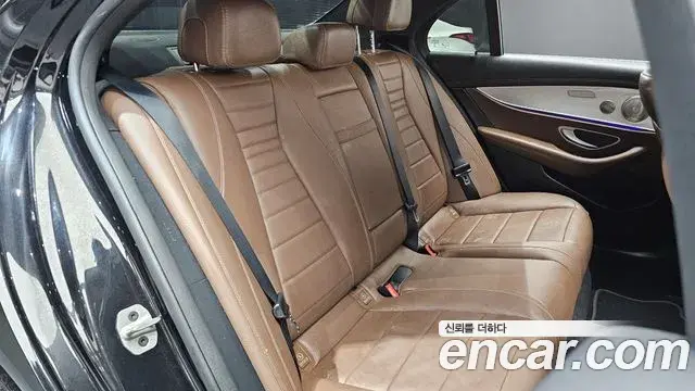 Mercedes-Benz E-Class 2021 — Фото 12/20
