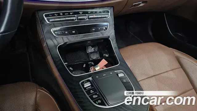 Mercedes-Benz E-Class 2021 — Фото 18/20