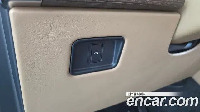 Land Rover Range Rover 2023 — Фото 18/20