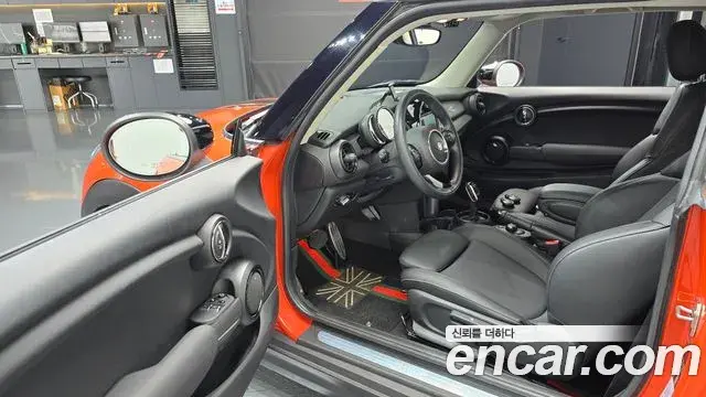 Mini Cooper 2021 — Фото 10/20