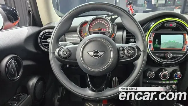 Mini Cooper 2021 — Фото 12/20