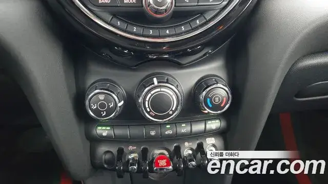 Mini Cooper 2021 — Фото 14/20