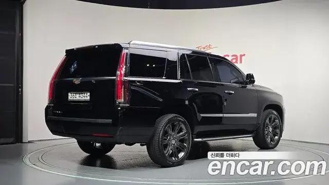 Cadillac Escalade 2019 — ფოტო 18/20