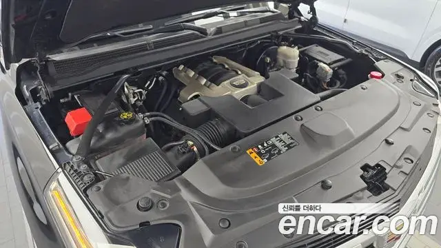 Cadillac Escalade 2019 — ფოტო 13/20