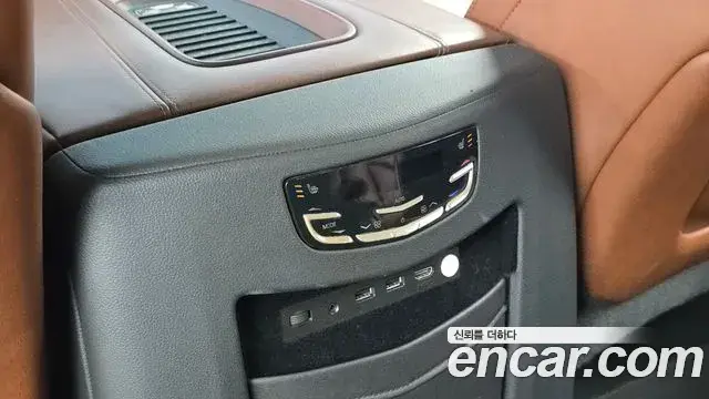 Cadillac Escalade 2019 — ფოტო 8/20