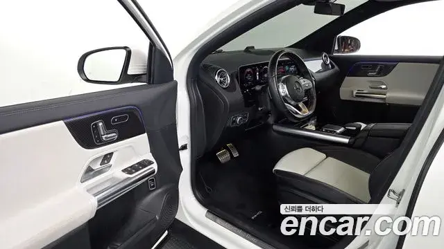 Mercedes-Benz GLA-Class 2020 — Фото 10/20