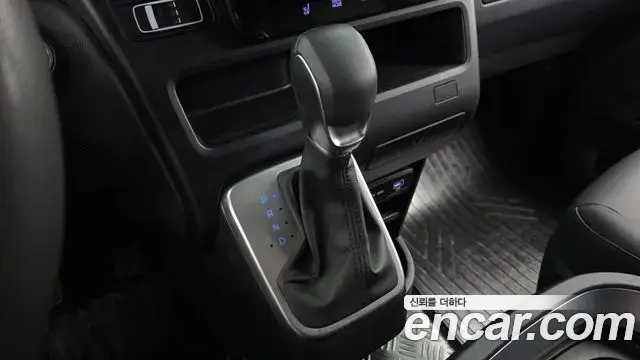 Hyundai Staria 2025 — ფოტო 3/30