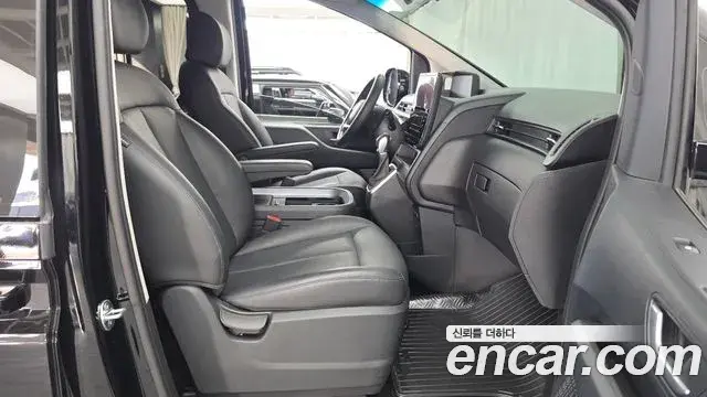 Hyundai Staria 2025 — ფოტო 9/30