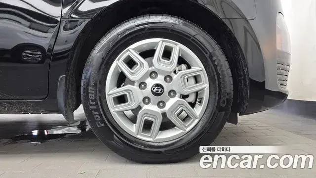 Hyundai Staria 2025 — ფოტო 7/30