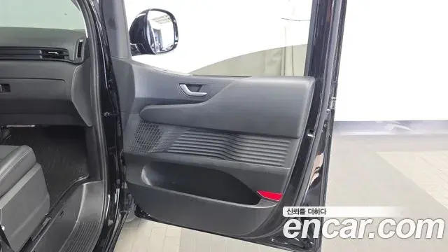 Hyundai Staria 2025 — ფოტო 14/30