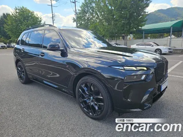 BMW X7 2025 — Photo 2/20