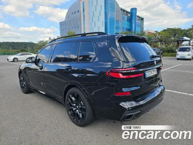 BMW X7 2025 — Photo 10/20