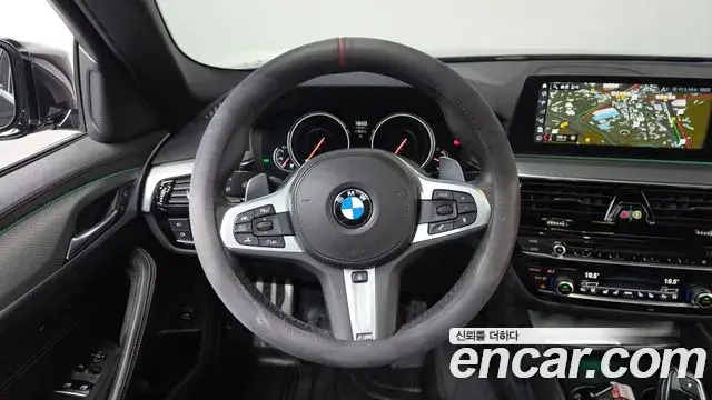 BMW 5 Series 2018 — Фото 12/20