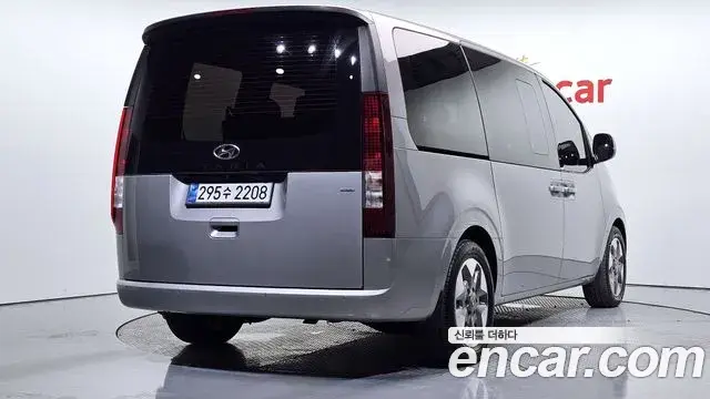 Hyundai Staria 2023 — Photo 2/20