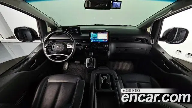 Hyundai Staria 2023 — Photo 7/20