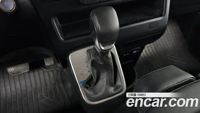 Hyundai Staria 2023 — Photo 9/20