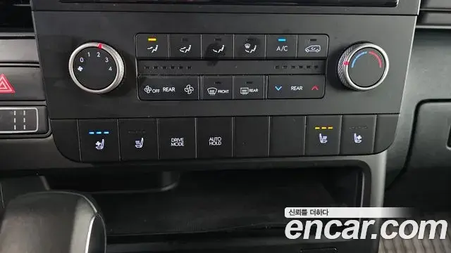 Hyundai Staria 2023 — Photo 14/20