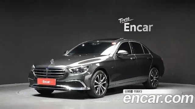 Mercedes-Benz E-Class 2021 — Фото 10/20