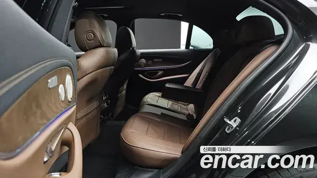 Mercedes-Benz E-Class 2021 — Фото 11/20