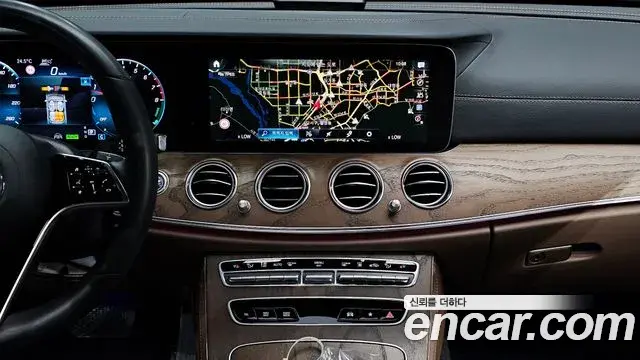 Mercedes-Benz E-Class 2021 — Фото 14/20