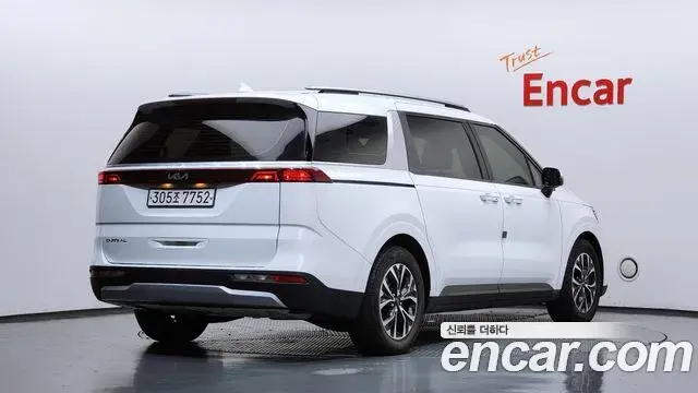 Kia Carnival 2023 — ფოტო 13/20