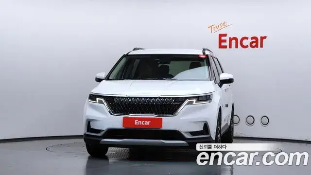Kia Carnival 2023 — ფოტო 14/20